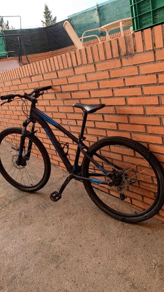 Bicicleta Rockrider Negra y Azul