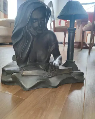 Mesa de centro cristal figura de mujer