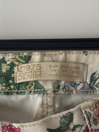 Pantalón Zara vaquero estampado floral