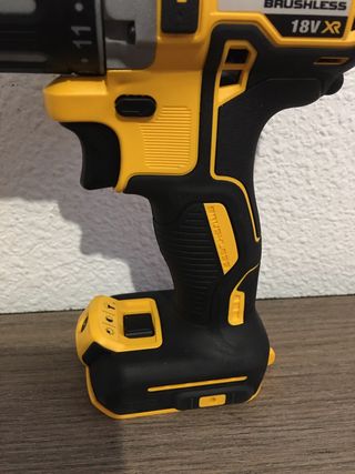 Taladro Original DeWalt DCD796