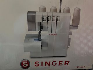 Remalladora Singer 14SH754