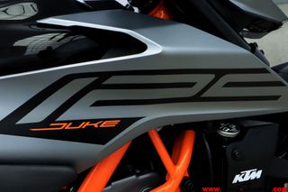 KTM 125 DUKE -APTA B Y A1-