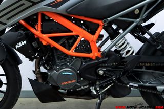 KTM 125 DUKE -APTA B Y A1-