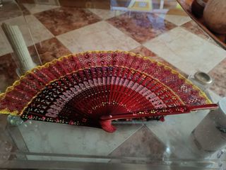 Abanico encaje bolillos rojo y rosa