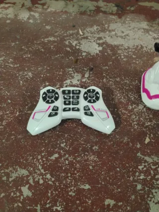 Robot Sophie con mando