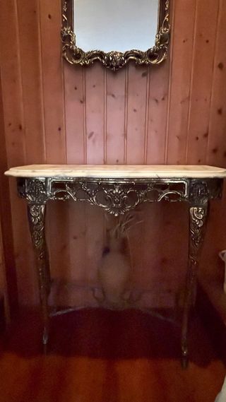 Recibidor de Bronce con Mármol y Metal