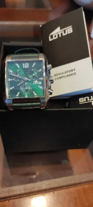 Reloj Lotus Cuadrado