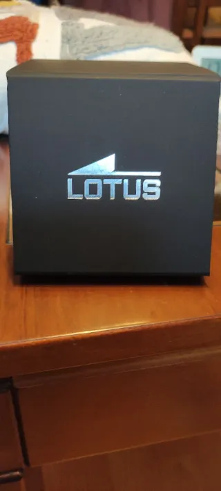 Reloj Lotus Cuadrado