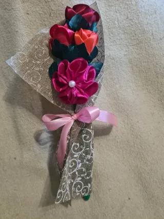 Buquê de Rosas de Cetim