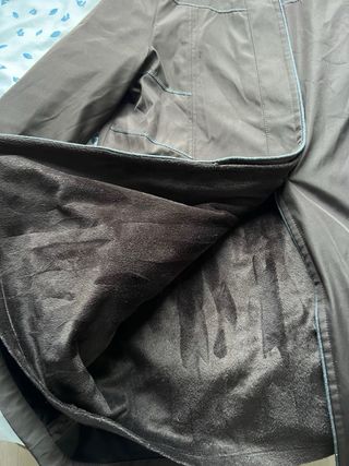 Abrigo marrón con capucha y pelo