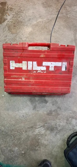 Taladro percutor Hilti con maletín