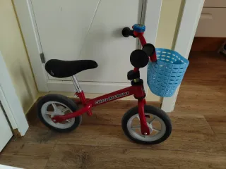 Bici infantil roja con cesta y timbre