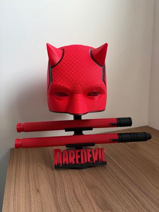 Pack Daredevil – Casco + Armas + Soporte