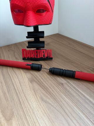 Pack Daredevil – Casco + Armas + Soporte