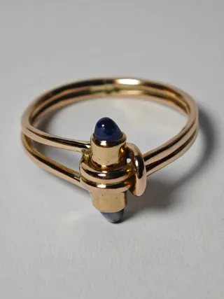 Anillo "nudo" de oro y zafiro