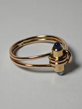 Anillo "nudo" de oro y zafiro