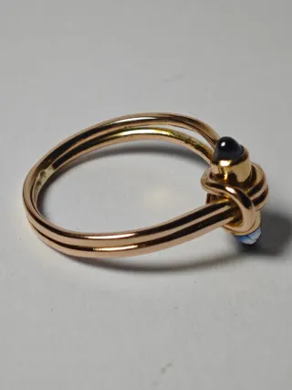Anillo "nudo" de oro y zafiro