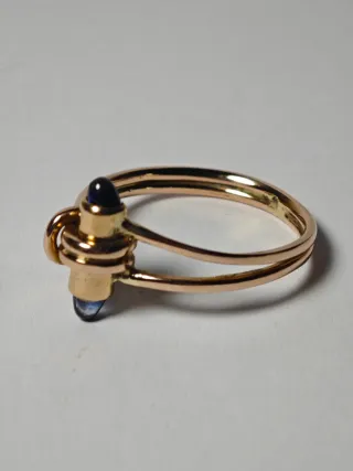 Anillo "nudo" de oro y zafiro