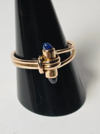 Anillo "nudo" de oro y zafiro