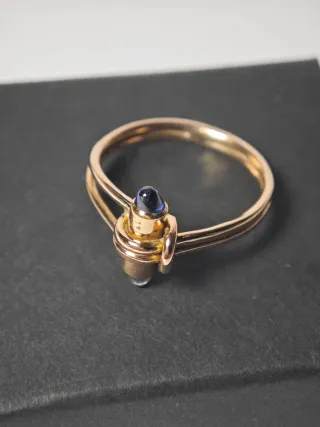 Anillo "nudo" de oro y zafiro