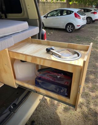 Mueble furgoneta camper volkswagen T5 + colchón.