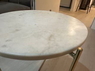 Mesa Auxiliar Zara Home Mármol y Metal Dorado