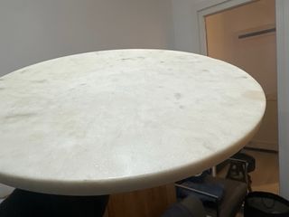 Mesa Auxiliar Zara Home Mármol y Metal Dorado