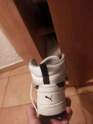 Zapatillas Puma Blancas y Negras