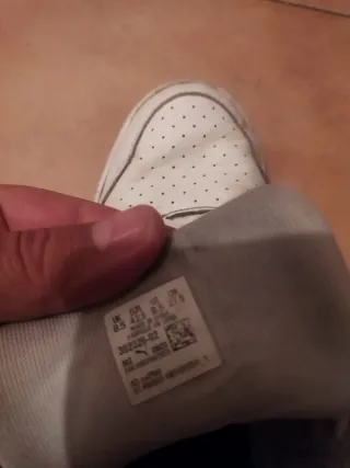 Zapatillas Puma Blancas y Negras