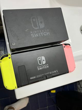 Nintendo Switch Rosa y Amarillo