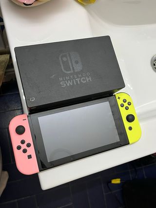 Nintendo Switch Rosa y Amarillo