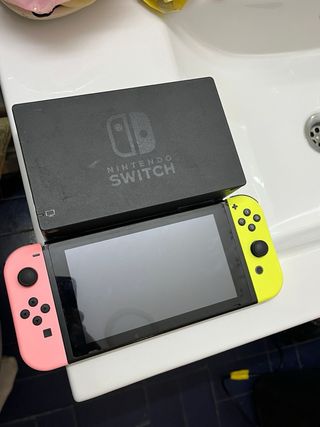 Nintendo Switch Rosa y Amarillo
