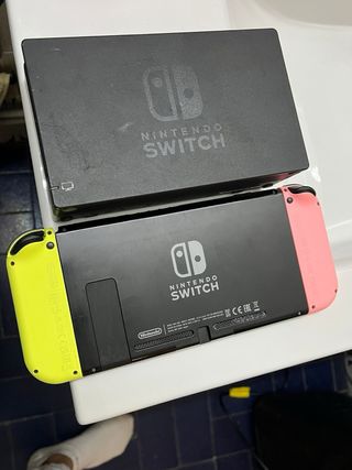 Nintendo Switch Rosa y Amarillo