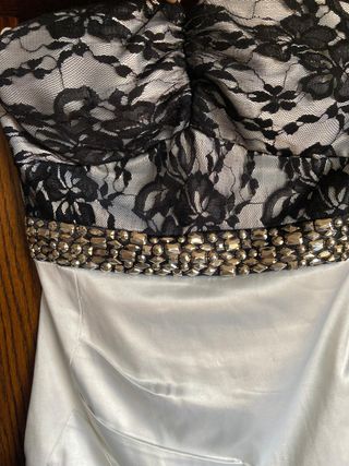 Vestido de fiesta blanco y negro