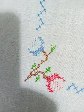 Tovaglietta ricamata a mano cm 75x75