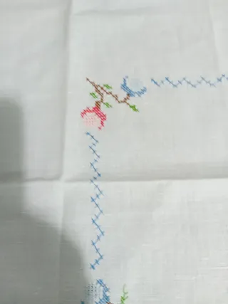Tovaglietta ricamata a mano cm 75x75