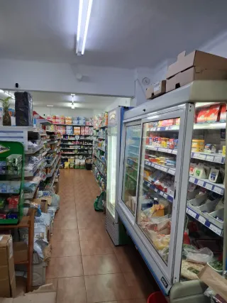 Se traspasa tienda de alimentación