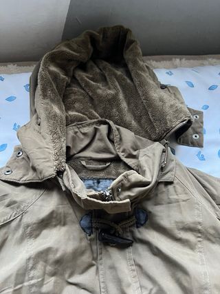 Abrigo verde con capucha