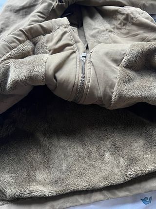 Abrigo verde con capucha