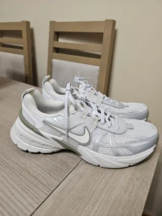 Zapatillas Nike V2K Run Blancas y Plata