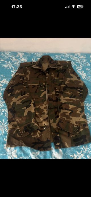 Chaqueta militar camuflaje