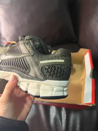 Nike Zoom Vomero 5 Scarpe