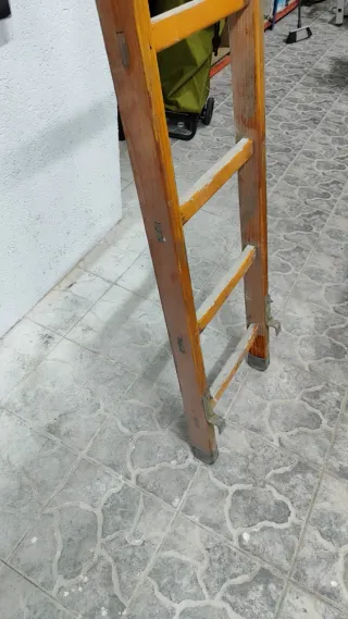 Escalera de madera de 3,5 metros.