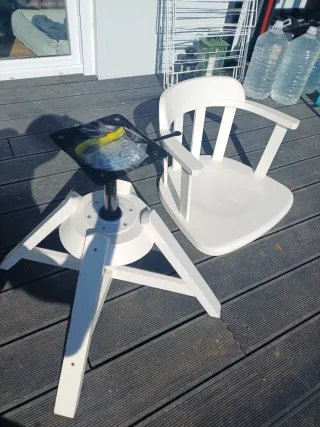 Silla de oficina blanca giratoria