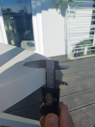 Silla de oficina blanca giratoria