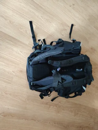 Mochila senderismo 65+10L negra