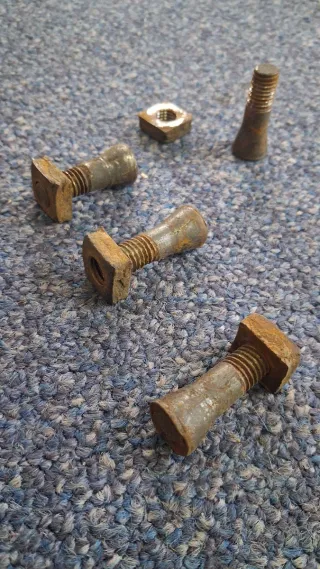 Tornillos para maquina de coser