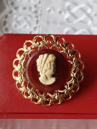 Lote 3 broches vintage dorados y rojos