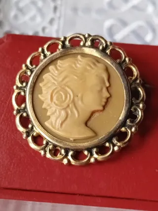 Lote 3 broches vintage dorados y rojos