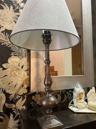 Lámpara de mesa plateada envejecida